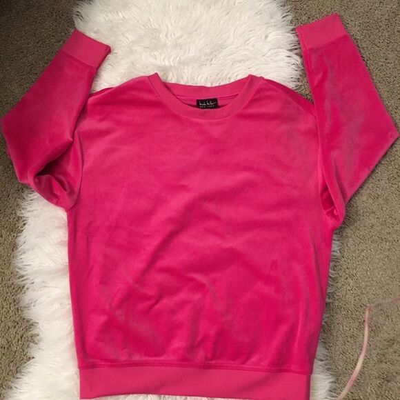 NWT! Luxury Feel! Pink crush velvet Top - Picture 2 of 4